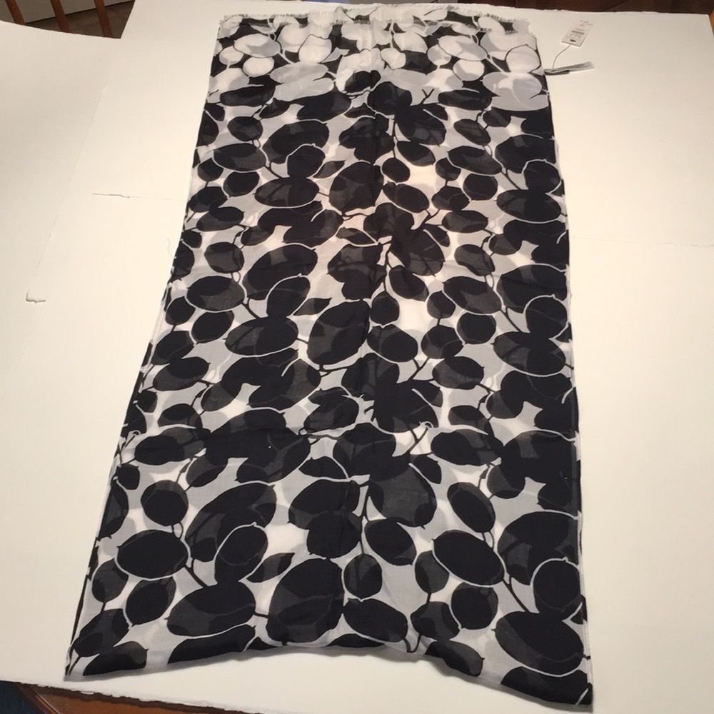 Talbots Leaf Pattern Scarf NWT